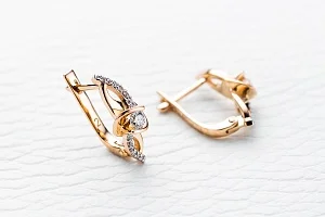 Серьги из красного золота с 26 бриллиантами