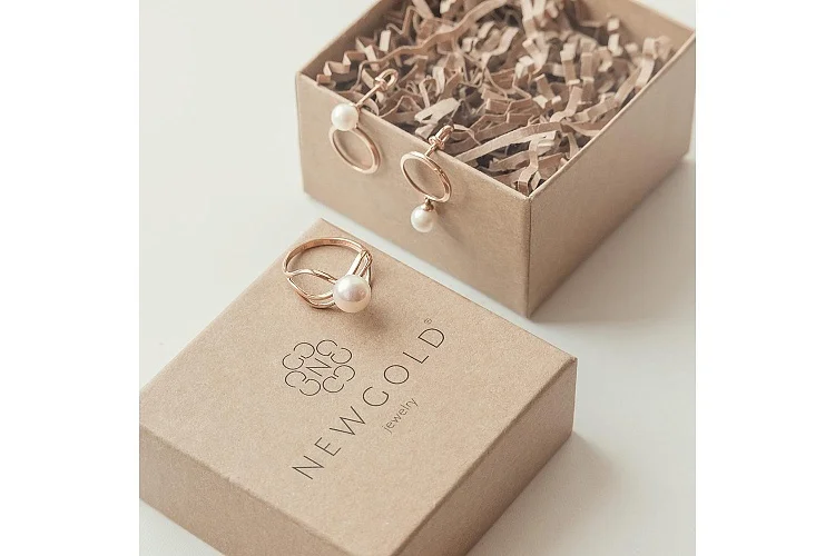 Серьги-пусеты Круги из красного золота с 2 жемчужинами