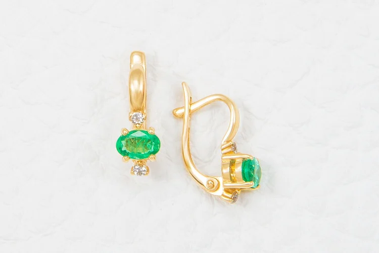 Серьги из жёлтого золота с 2 изумрудами и 4 бриллиантами