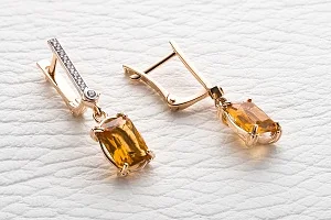 Серьги из красного золота с 2 цитринами и 20 фианитами