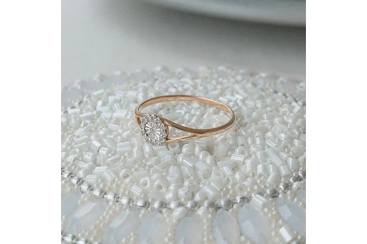 Кольцо Цветок из красного золота с 13 бриллиантами