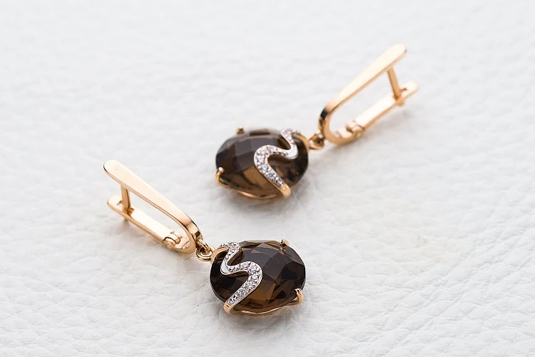 Серьги из красного золота с 2 раухтопазами и 14 фианитами