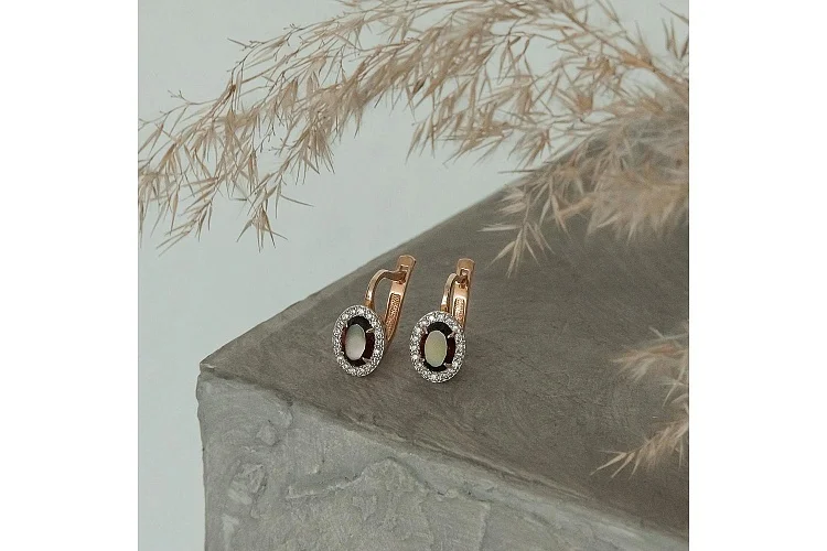 Серьги из красного золота с 2 гранатами и 36 фианитами